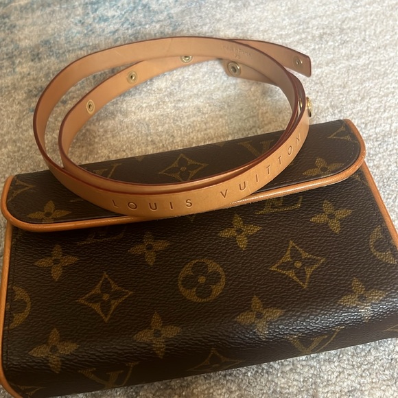 LV Florentine Belt Bag XS - Picture 15 of 16